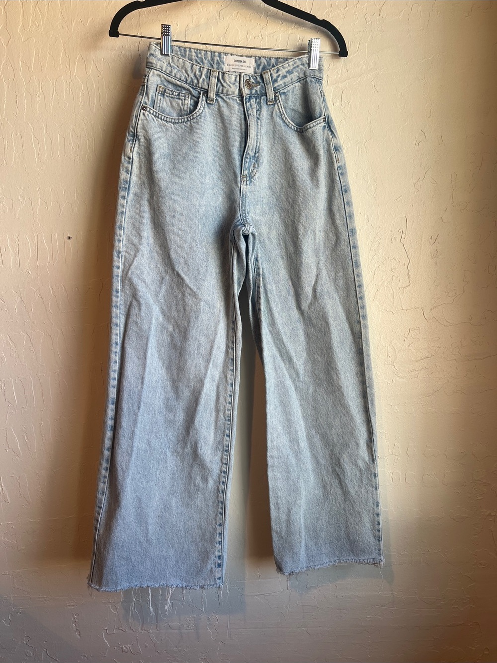 Cotton On Light Wash Relaxed Wide Leg Women’s Jeans size 2